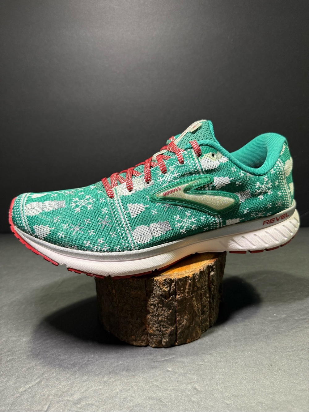 Brooks Revel 3 Women’s “ Limited Christmas Edition “ Running Sneakers Size-10 - Picture 3 of 9